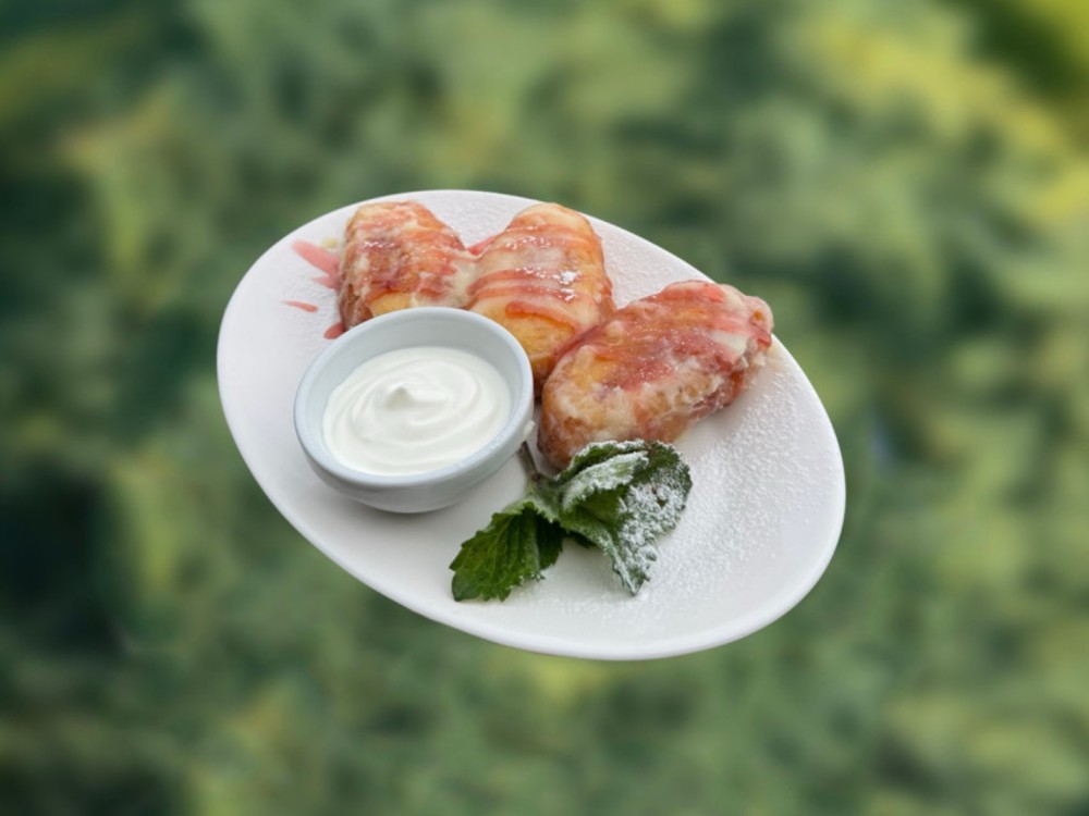 Сирні пончики з вишнею 200г