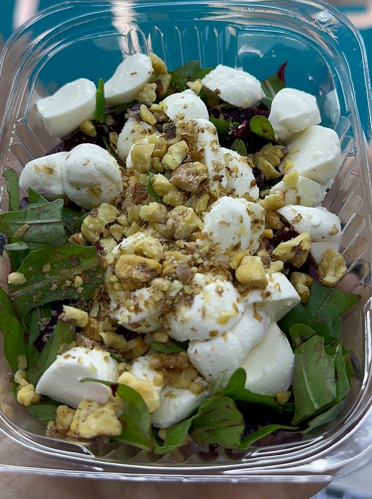 Салат з буряком та моцарелою