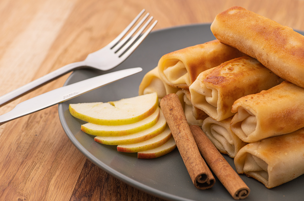 Млинці з яблуком та корицею