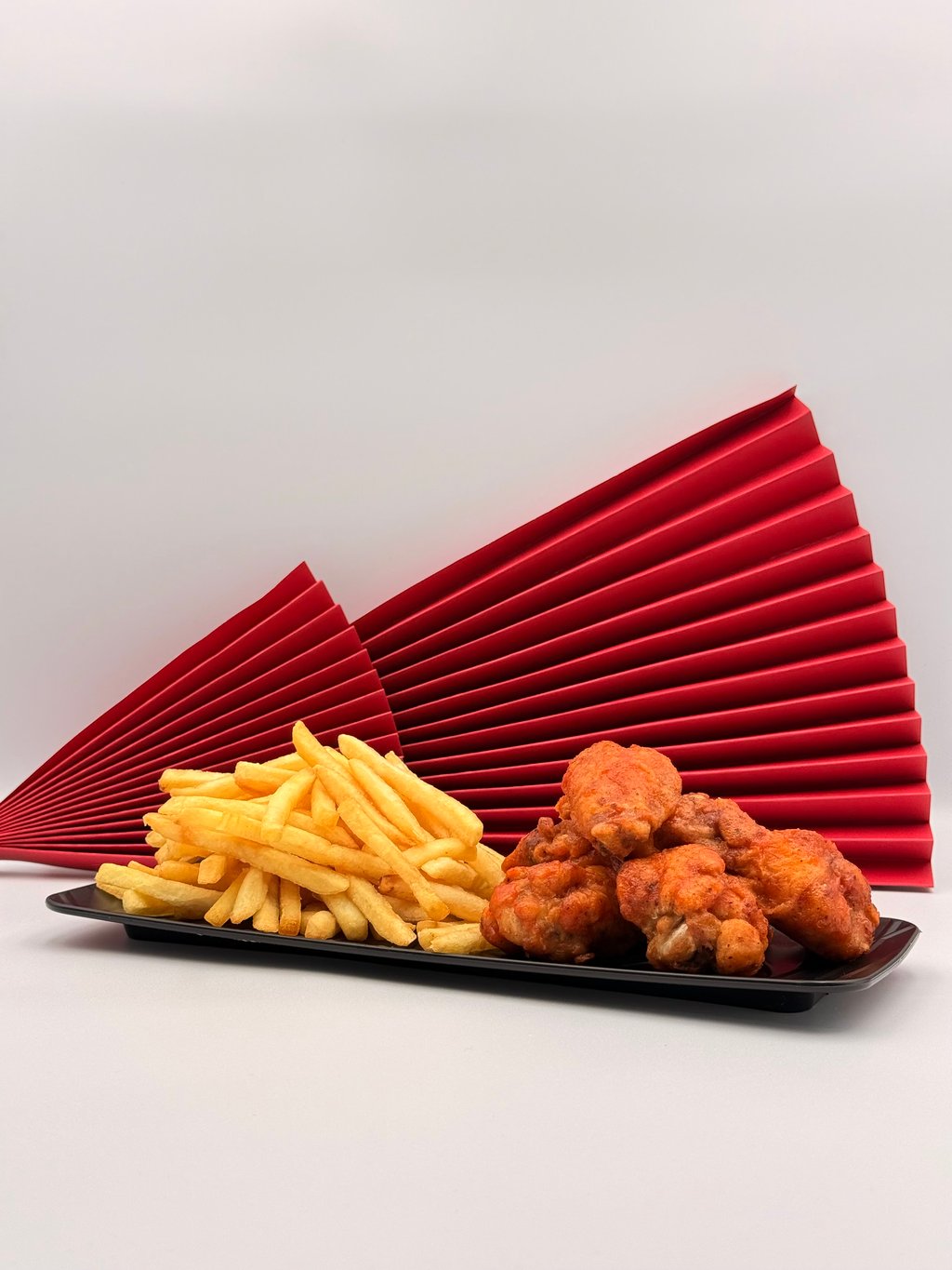 Картопля фрі та курячі крильця