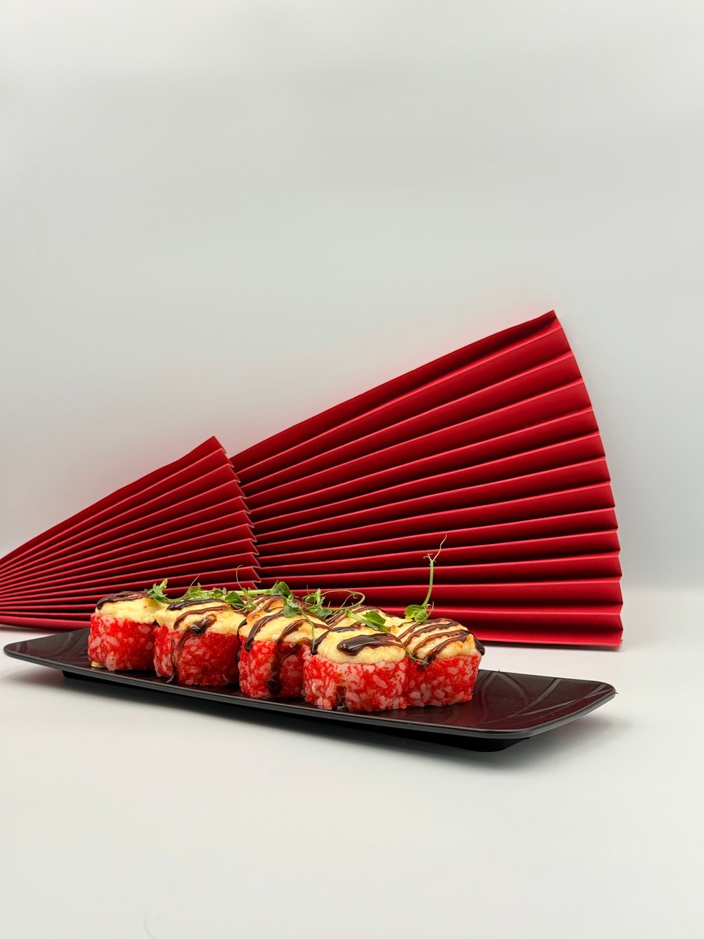 Запечений рол з креветкою темпура та манго