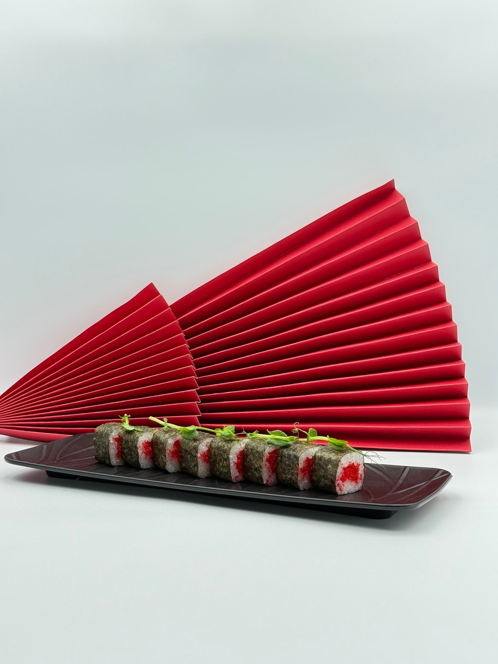 Рол Макі з ікрою масаго