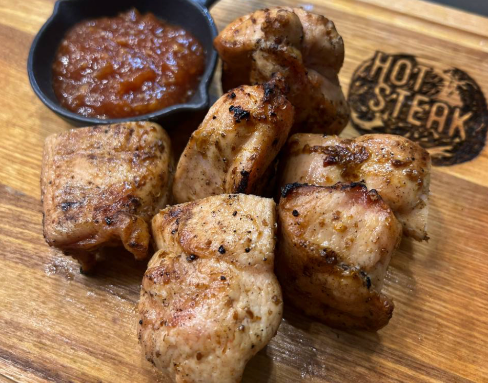 Курячий шашлик з соусом BBQ (в закладі)