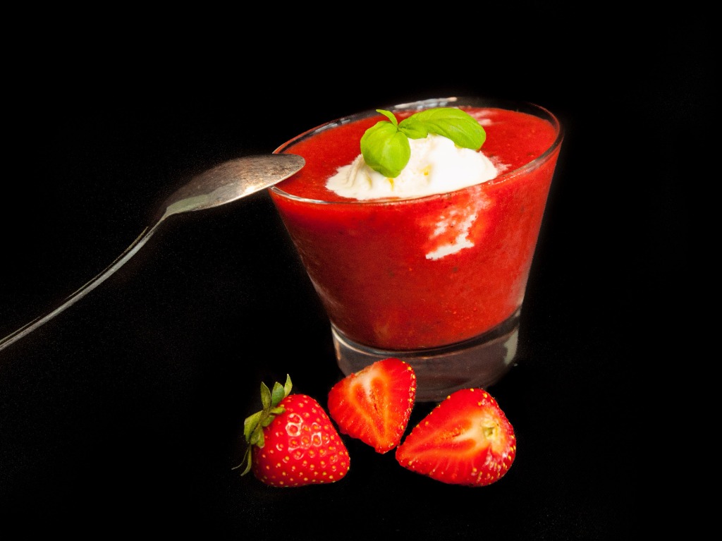 Полуничний десерт з морозивом (270г)