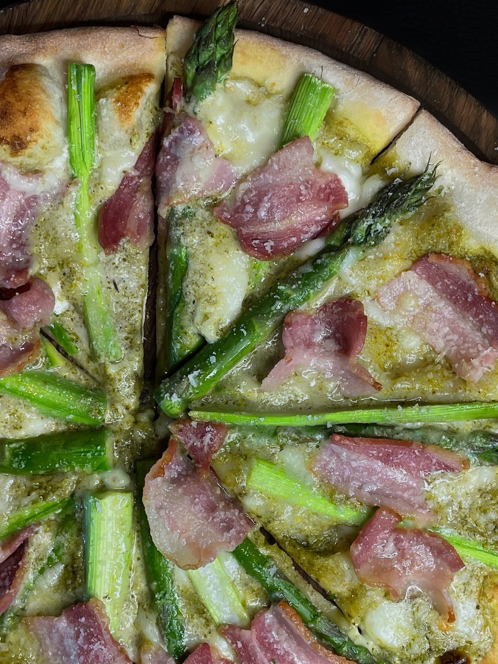 Піца з аспарагусом та беконом (330г)