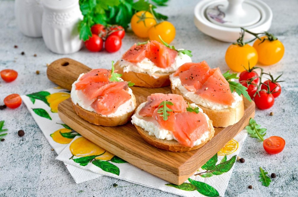 Брускетта с семгой (6 шт) НГ/ Bruschetta with salmon