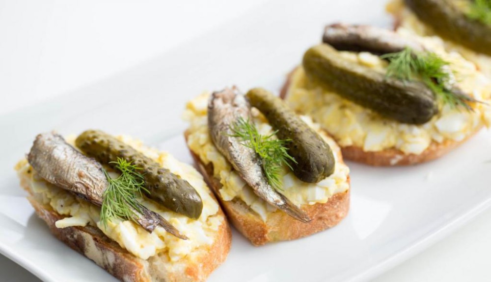 Брускетты со шпротами– НГ / Bruschettas with sprats – NY