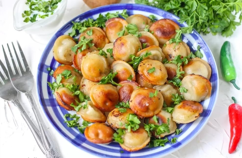 Жареные пельмени / fried pelmeny (dumplings)