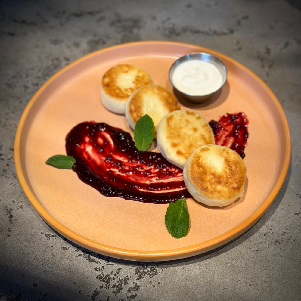  Сирники з варенням та сметаною