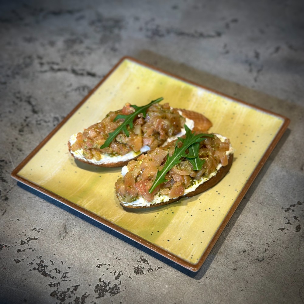  Брускета з лососем 2 шт. 