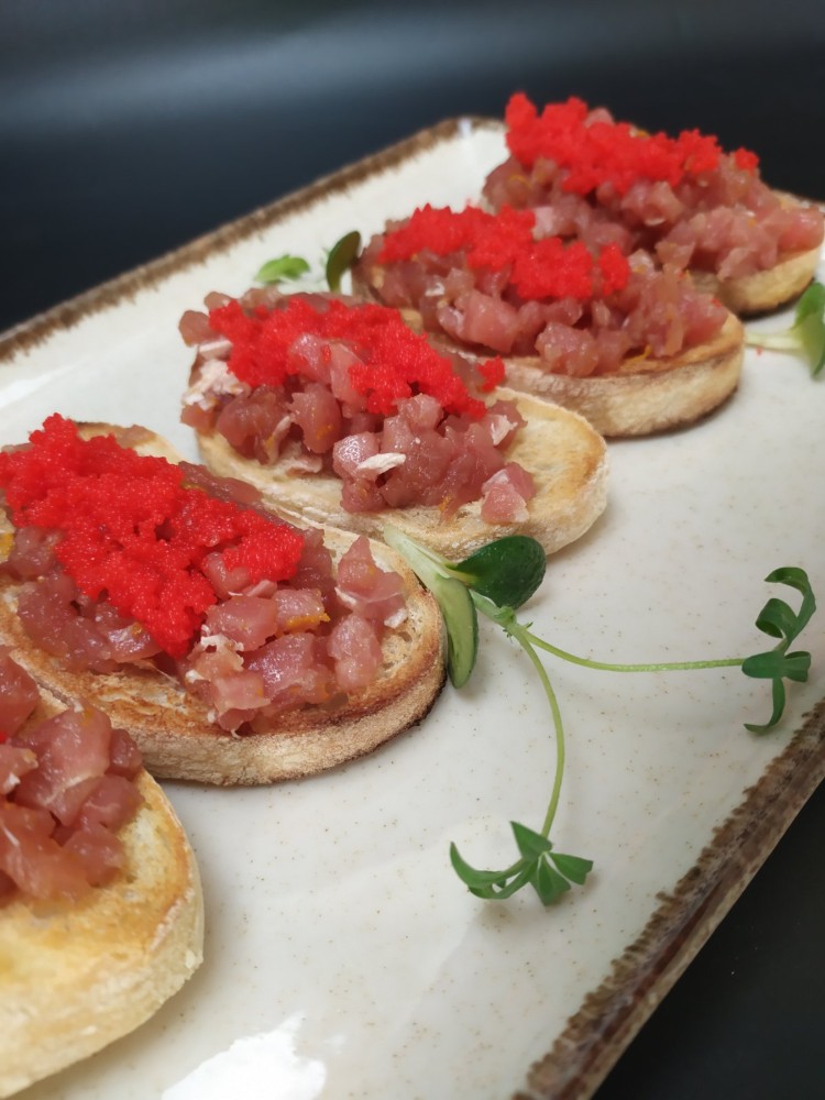 Брускет з тунцем