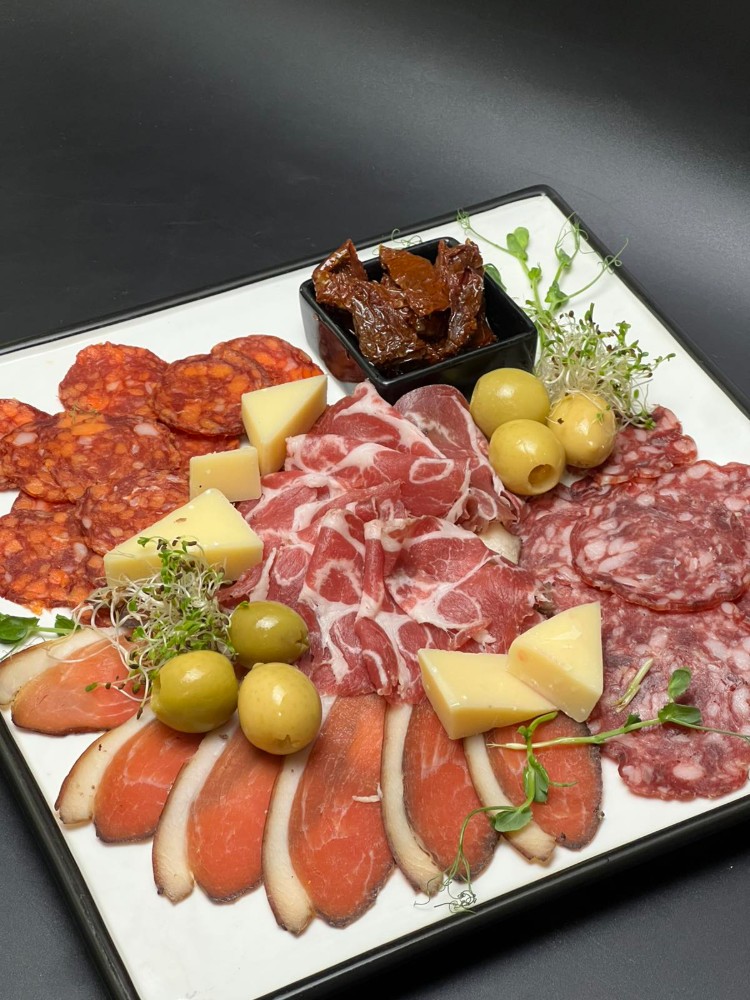 М'ясні антіпасті до вина