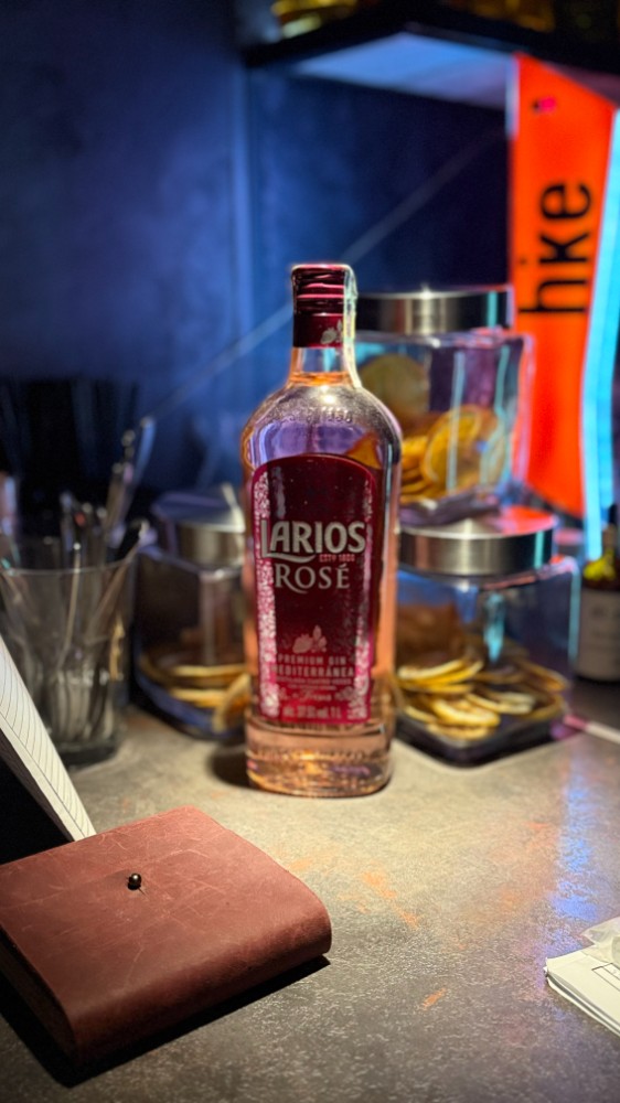 Larios Rose