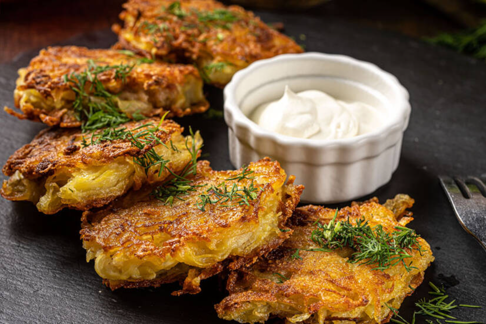 Деруни з м'ясом бенкет