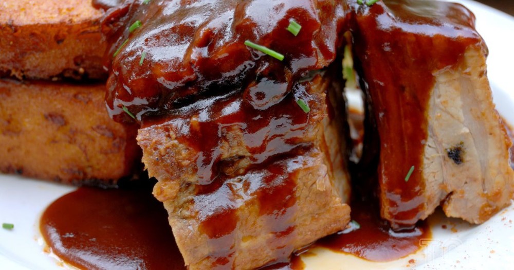 Свинні ребра бенкет (соус на вибір)