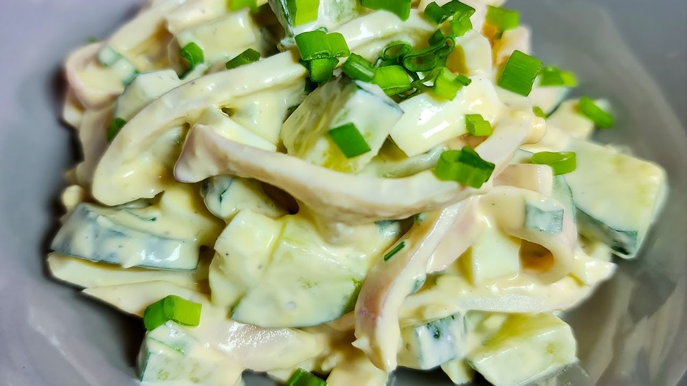 Салат з кальмаром