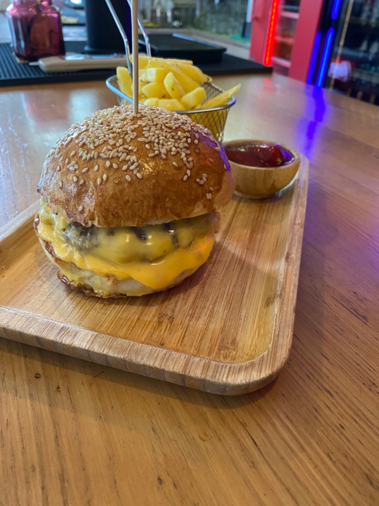 ჩიზბურგერი/Cheeseburger/Чизбургер