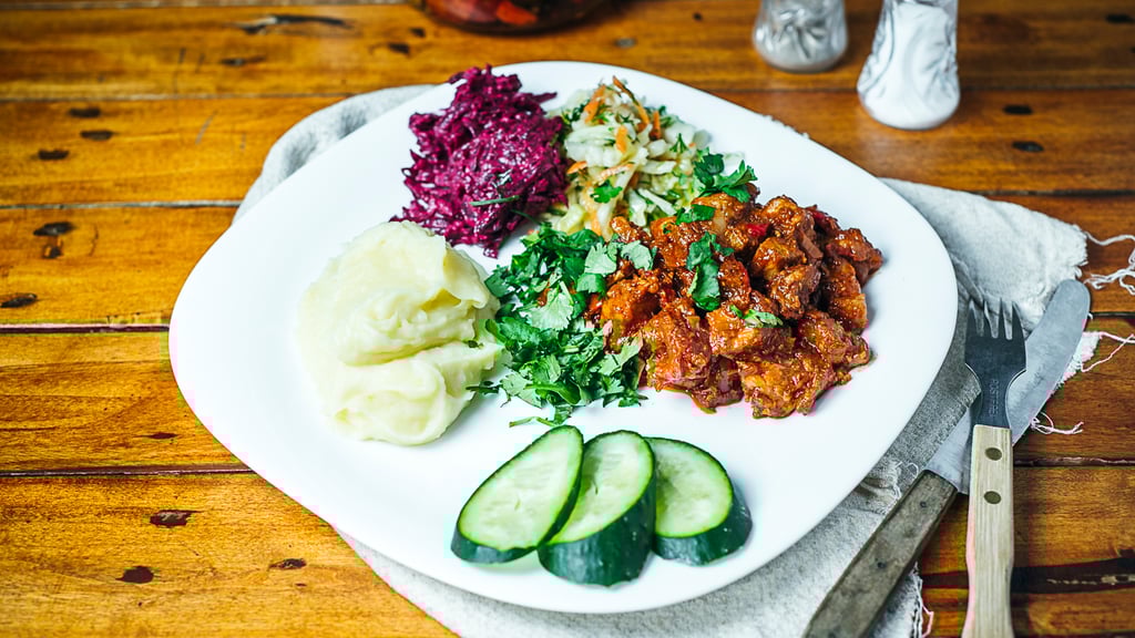 Piglet with garnish /// გოჭი გარნირით