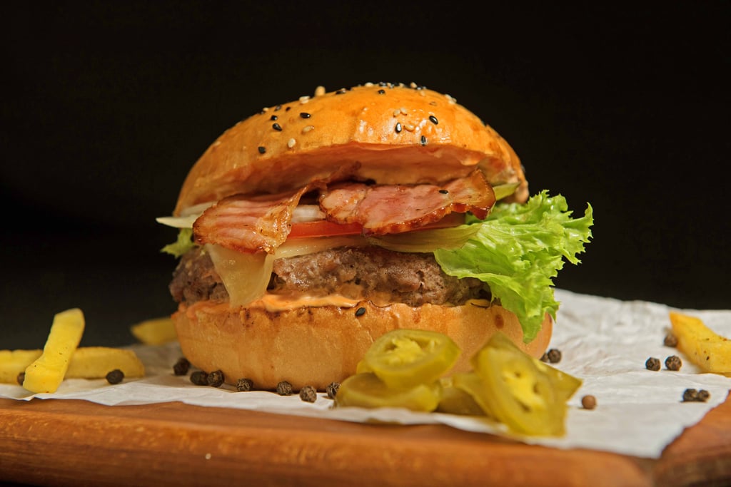 Hot Macho Burger /// ჰოთ მაჩო ბურგერი