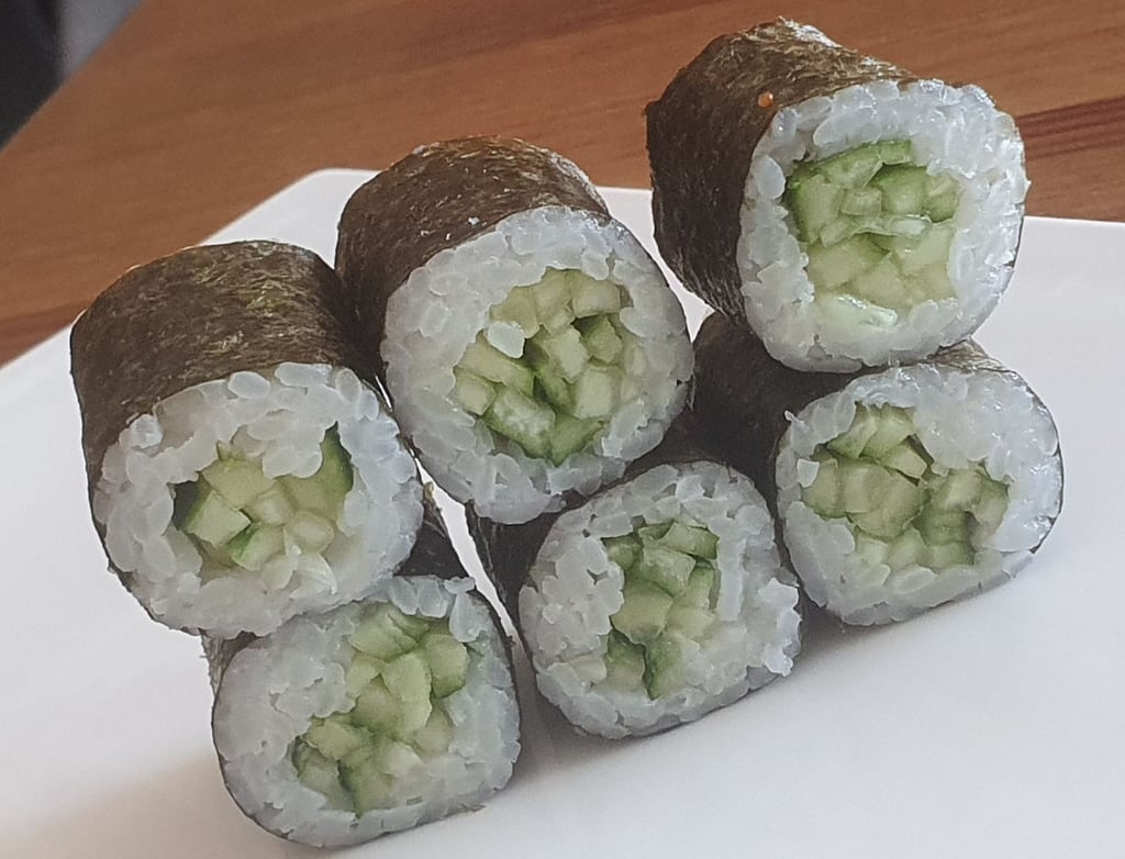 Макі огірок