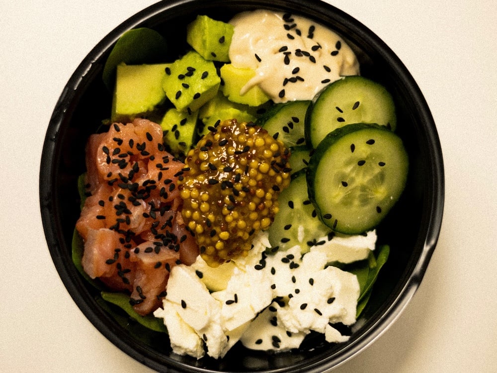  боул з лососем і фетою