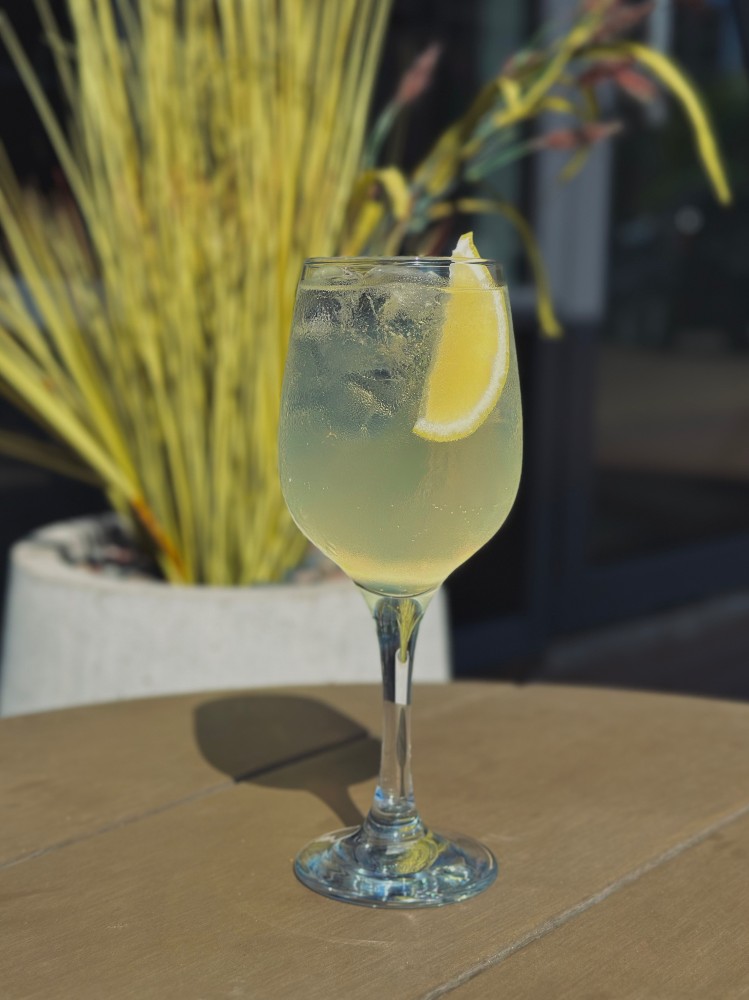 Limoncello Spritz