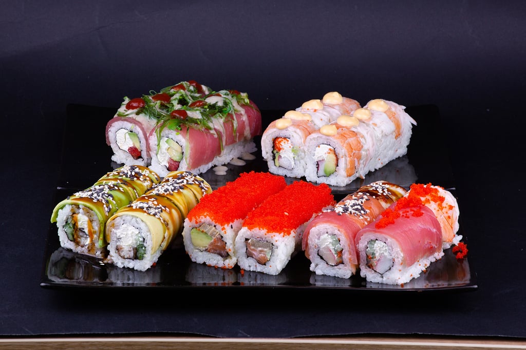 Сет фірмових ролів SUSHI STREET ( 40 шт ) 1330 грам