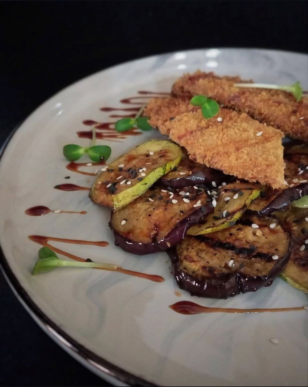 Хек в паніровці з овочами гриль