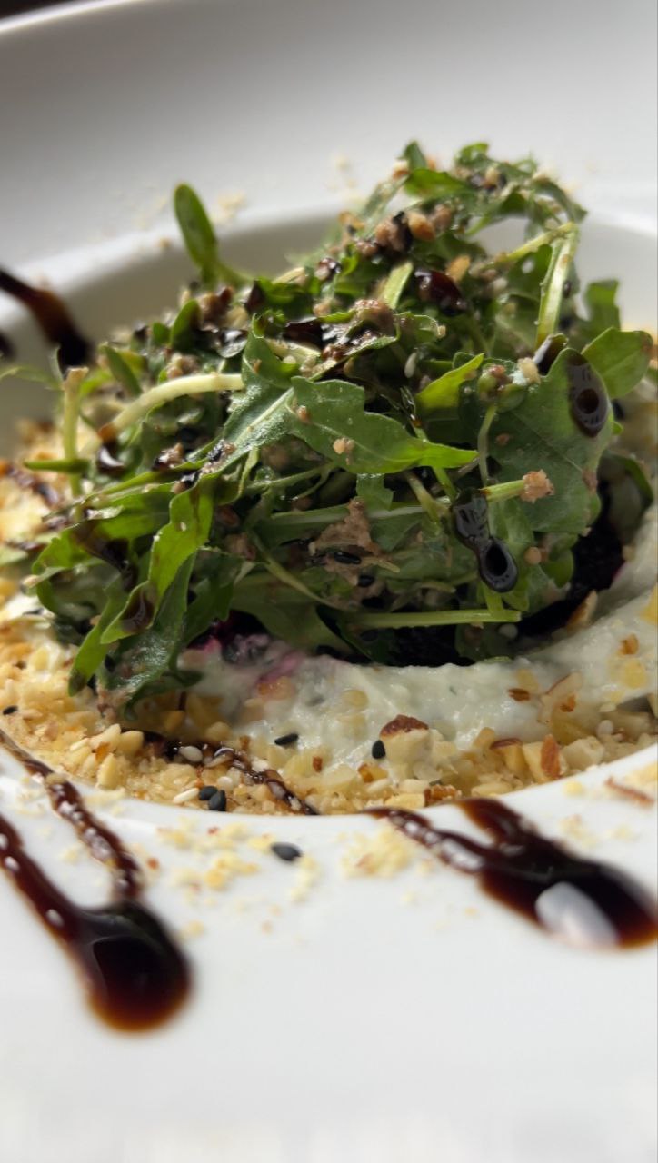 Салат з печеним буряком