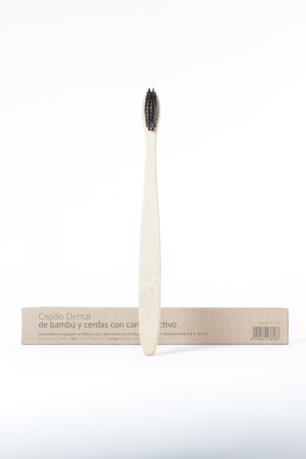 Cepillo dental con cerdas de carbon activado Naturalmente