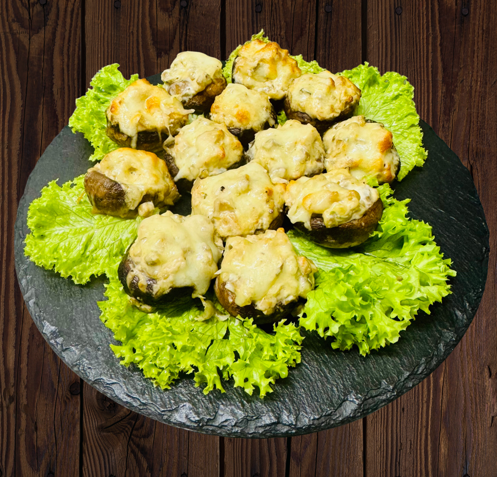 Печериці фаршированні курячим жульєном