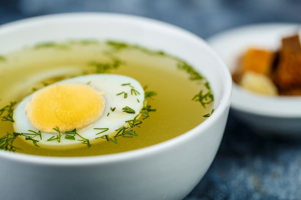 Бульйон курячий з яйцем
