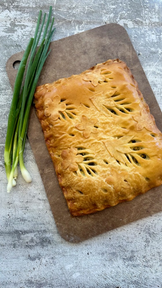 Пирог с зеленым луком и яйцами