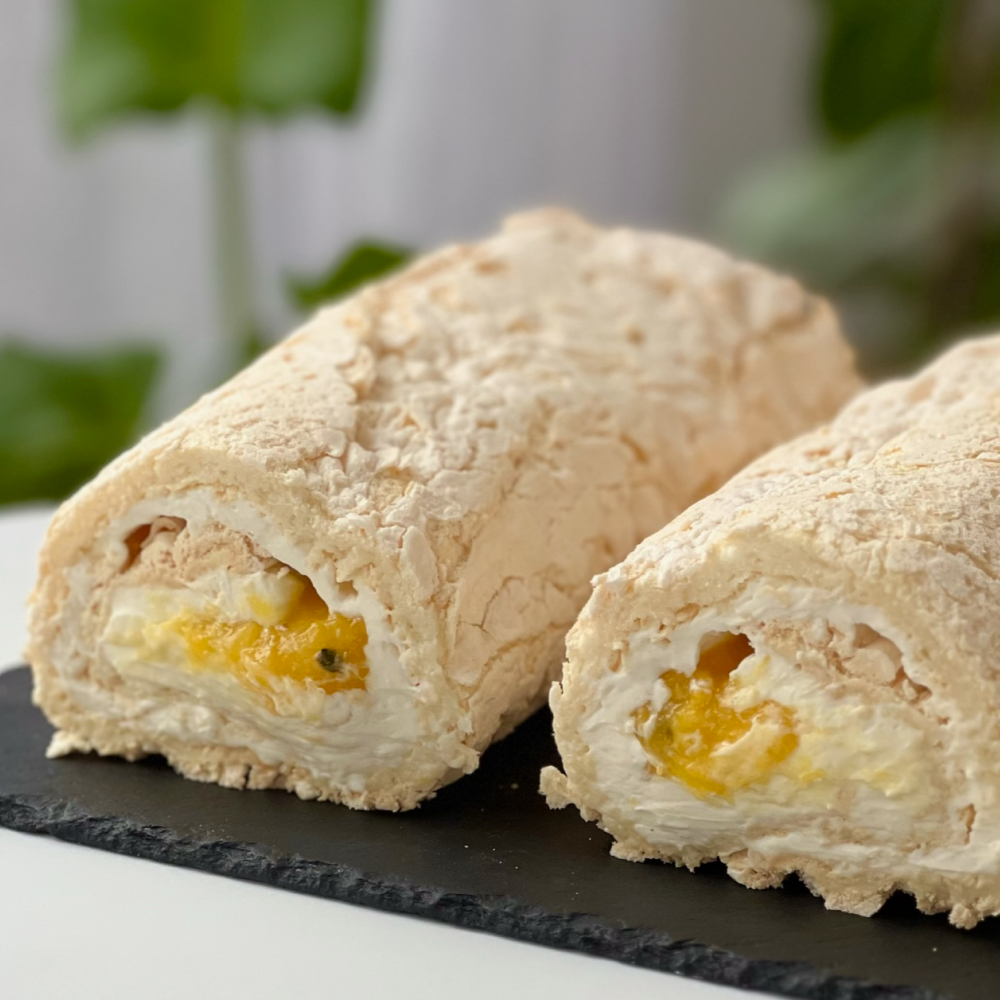 Рулет меренговий класичний манго-маракуйа