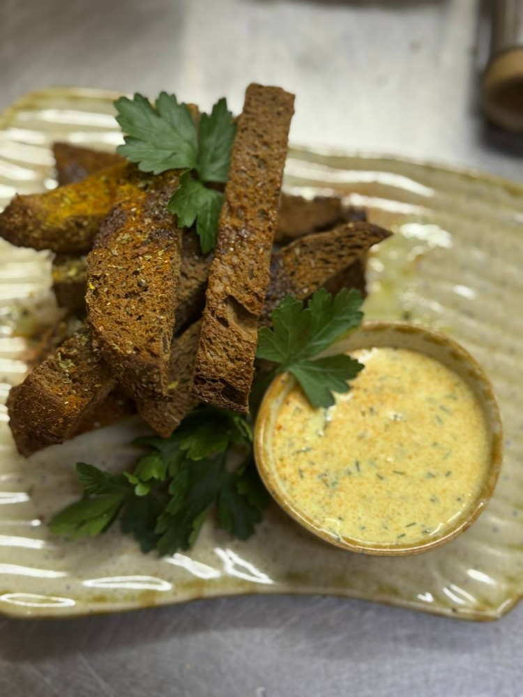Грінки з часниковим соусом