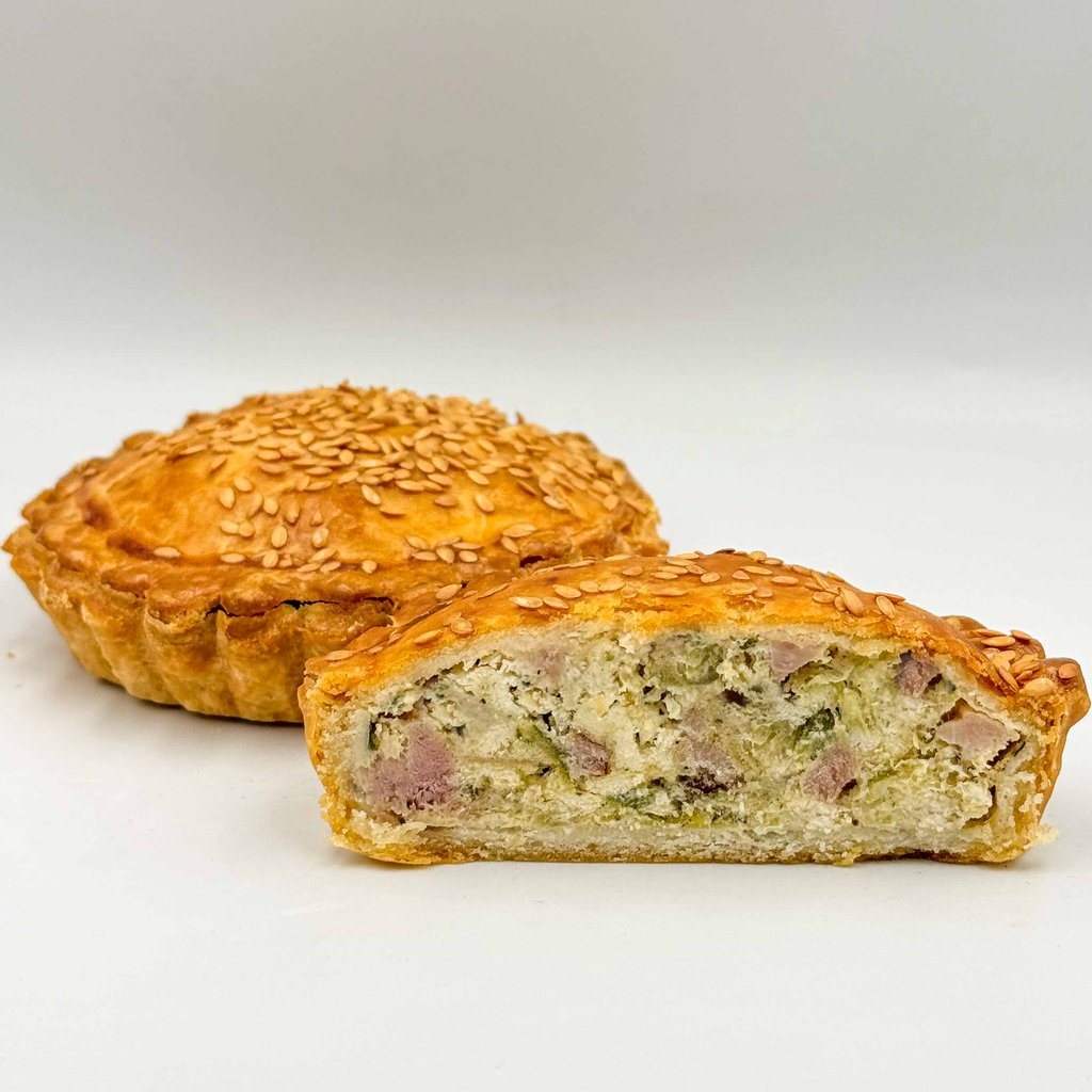 МІНІ ПИРІГ З БАЛИКОМ, СИРОМ ТА БАЗИЛІКОМ (4 шт.)