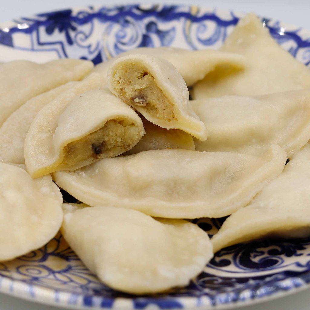 ВАРЕНИКИ З КАРТОПЛЕЮ ТА ГРИБАМИ | 600 Г (в упаковці)