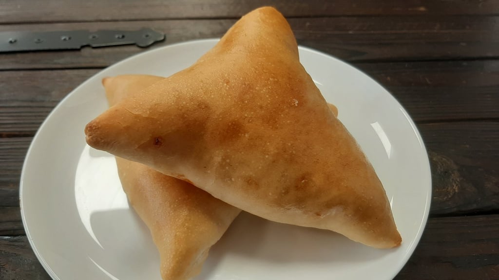 Самса з тушкованою капустою пістна