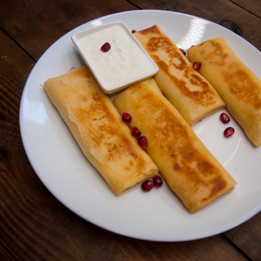 Млинці з сиром та родзинками