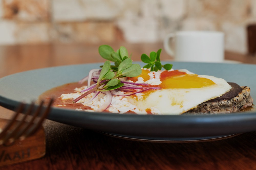 Memela con huevo al gusto / Fried tortilla bed wih eggs as..