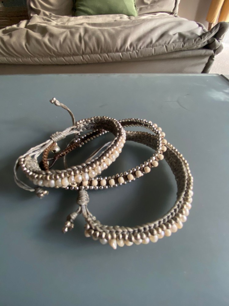 Pulseras con hojuelas de perla