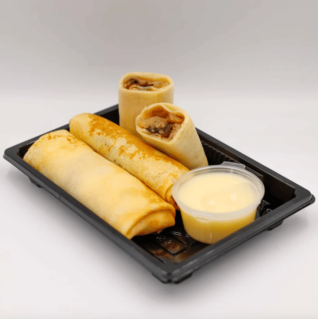 МЛИНЦІ З ЯБЛУКОМ, ЧОРНОСЛИВОМ, ГОРІХОМ ТА ВАНІЛЬНИМ СОУСОМ (ПОРЦІЯ)