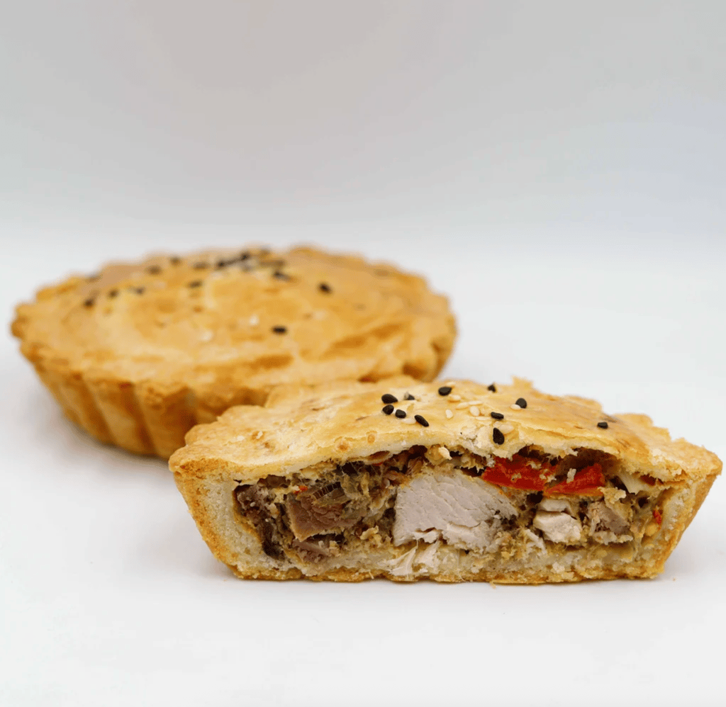 МІНІ ПИРІГ З АРОМАТНОЮ ТЕЛЯТИНОЮ BBQ ВЛАСНОГО КОПЧЕННЯ З БОЛГАРСЬКИМ ПЕРЦЕМ (4 шт.)