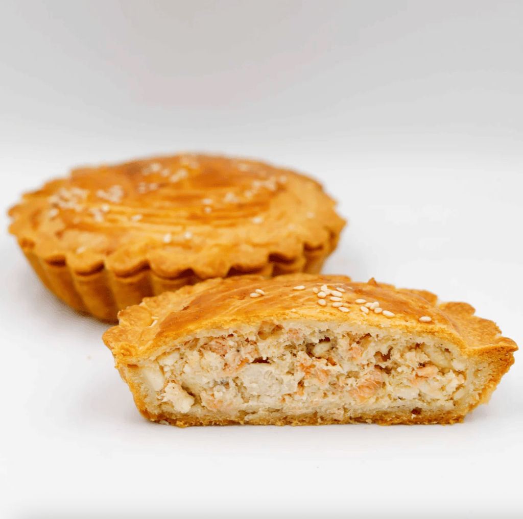 МІНІ ПИРІГ З ЛОСОСЕМ ТА СИРОМ (4 шт.)