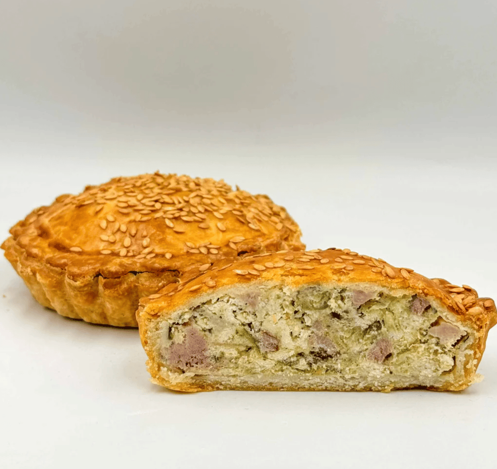 МІНІ ПИРІГ З БАЛИКОМ, СИРОМ ТА БАЗИЛІКОМ (4 шт.)