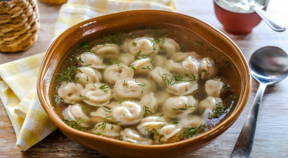 Бульйон з пельменями
