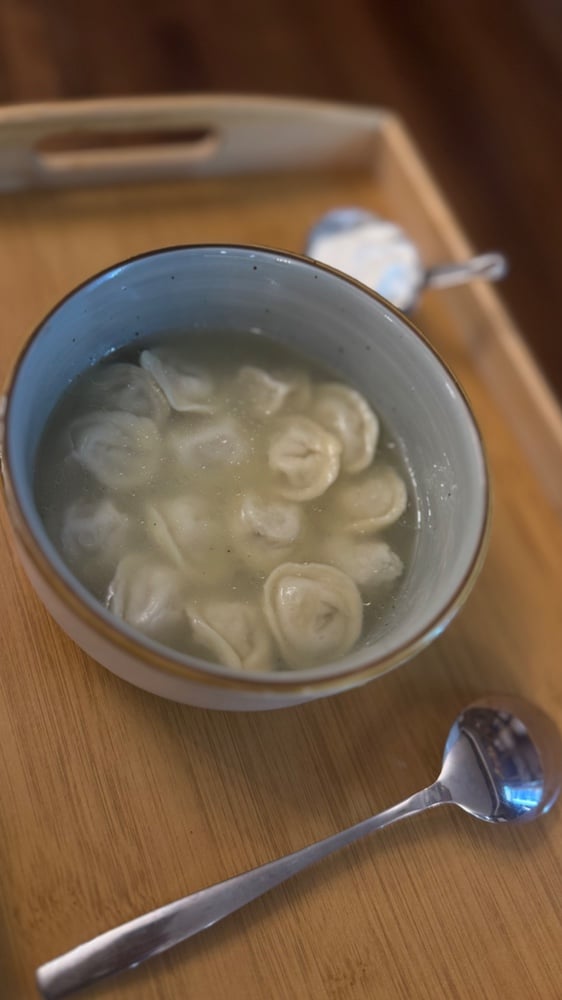 Пельмени домашние с бульоном, говядина