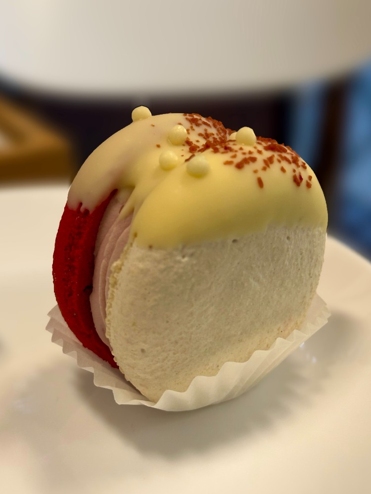 Макаронс Полуниця