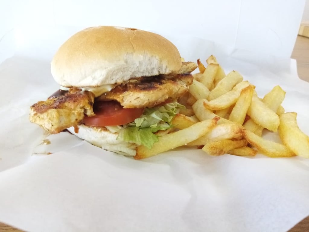 CHICKEN BURGER