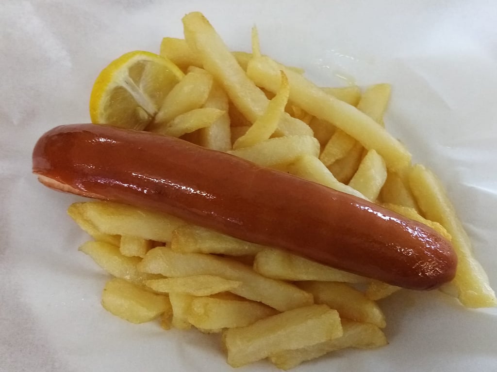 FRANKFURTER & CHIPS MEDIUM